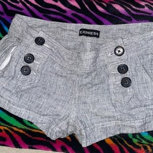 Grey express shorts with buttons